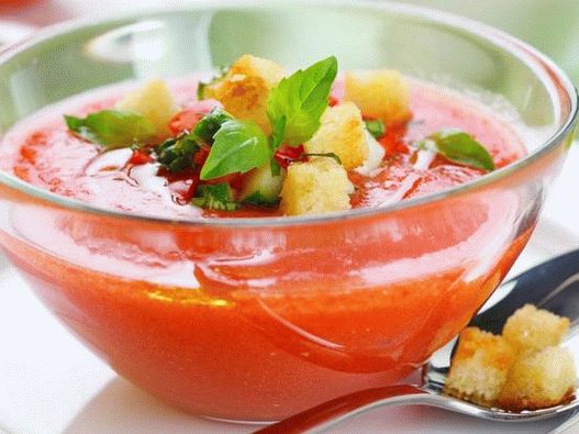 Gazpacho - ljetna verzija prvog jela: španjolska hladna povrtna juha, često na bazi rajčice