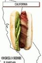 hot dog s kobasicom umočenom u slaninu i avokadom
