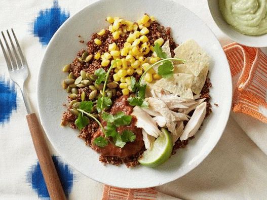 Fotografija jela - Zdjela s kvinojom, piletinom i avokadom
