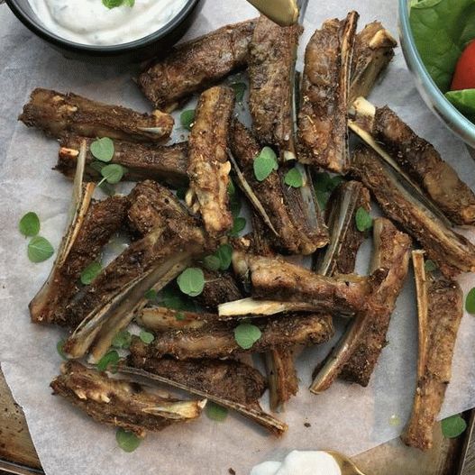 Fotografija janjećih rebara u pećnici