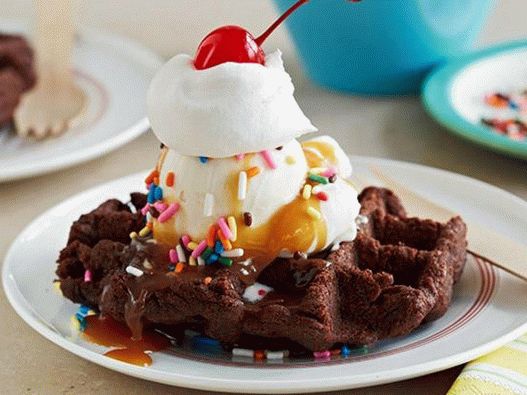 Fotografija jela - Sande - desert od čokoladnih brownie vafla sa sladoledom