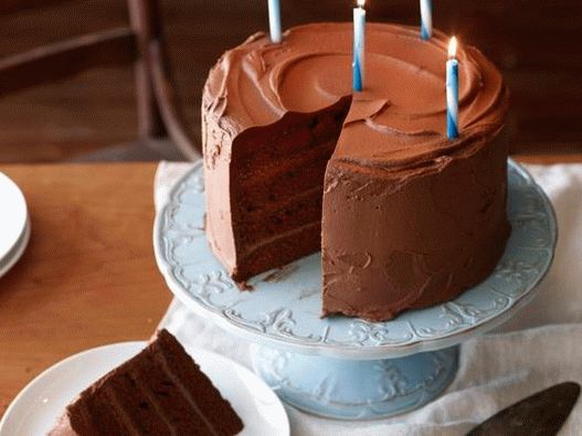 Foto velika čokoladna rođendanska torta