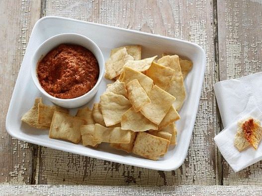 Foto umak od pečenih paprika i oraha (Muhammara)