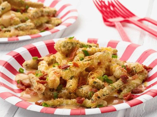 Fotografija diska tikvice od tikvica s umakom i sirom