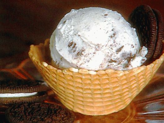 Foto domaći sladoled s oreo kolačićima bez sladoleda