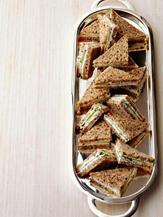 Fotografija jela - Klupski sendviči (sendviči u klubu) s kozjim sirom i začinskim biljem