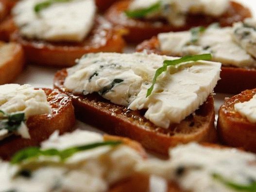 Fotografija jela - Bruscheta sa smokvama i plavim sirom