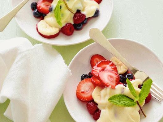 Foto voćna salata s limončelovim likerom