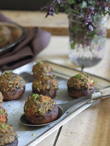 Foto gljive punjene maslinovom pastom od tapenade