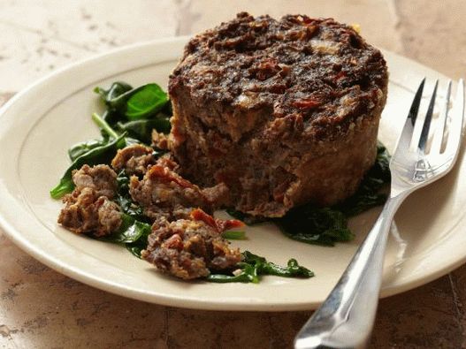 Foto mitlof s gljivama sa sušenim rajčicama