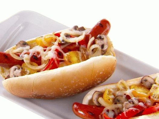 Foto hot dog s gljivama i mocarelom