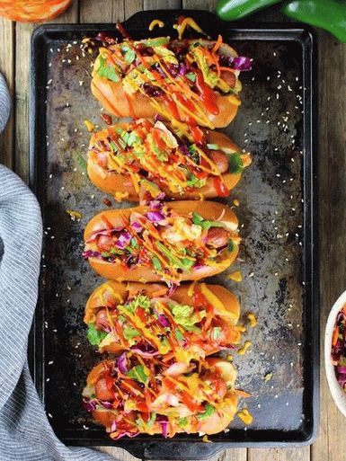 Fotografija hot-doga s kimchijem u azijskom stilu
