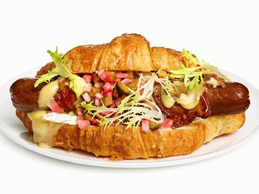 Fotografija hot-doga sa brie sirom od kroasana