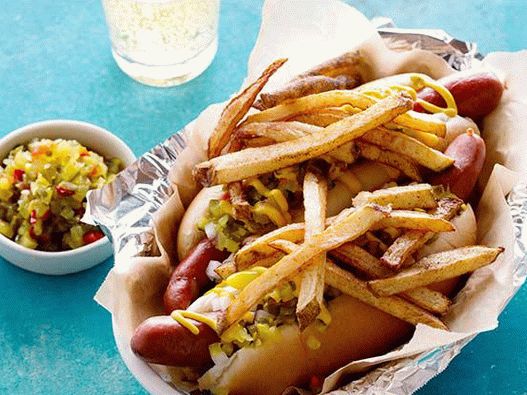 Foto Chicago Hot Dogs s domaćim kiselim povrćem