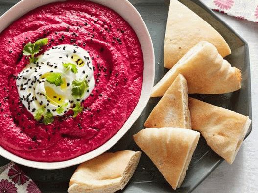 Fotografija repe i Tahini Hummus