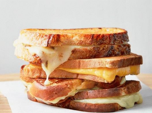 Foto savršeni sendvič s toplim sirom