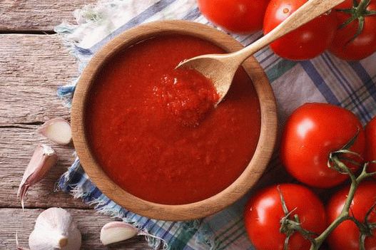 Foto talijanski umak od tjestenine od rajčice za koji nije potrebna priprema
