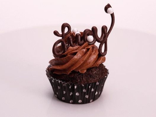 Foto Cupcake s tekućim punjenjem i čokoladnom kremom