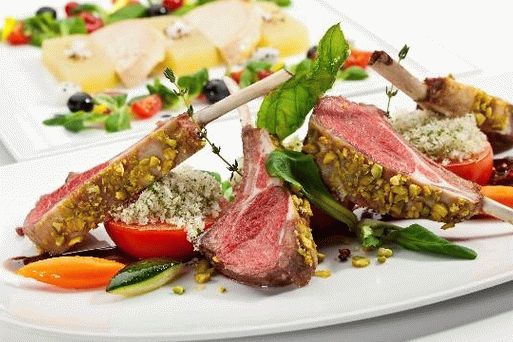 Fotografija stapka janjetine uzgajane iz gorgonzole na roštilju