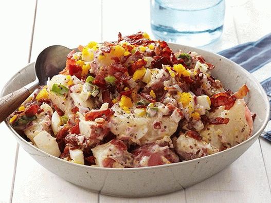 Foto salata od krumpira sa slaninom i jajima