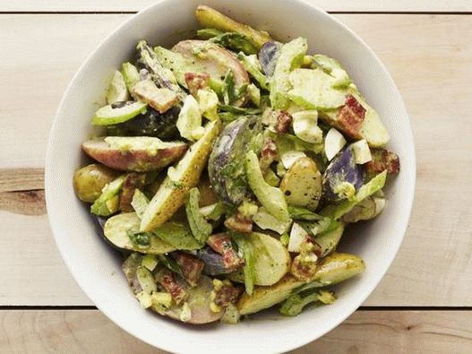 Foto krumpir salata sa zeljem i slaninom