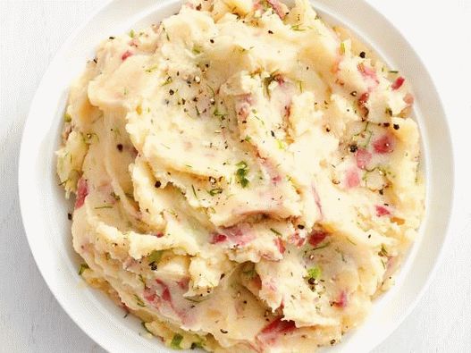 Foto pire krumpir s kefirom i kopar