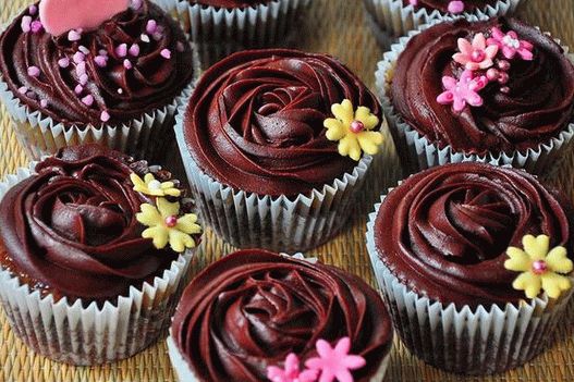 Foto cupcakes s čokoladnom kremom od ganachea