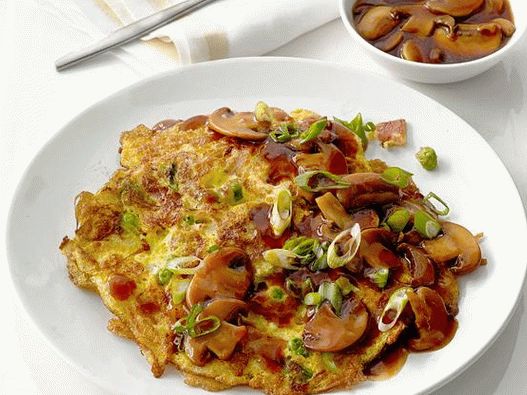 Foto kineski Fu Yan omlet s umakom od gljiva