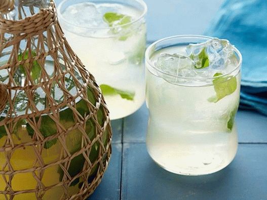 Fotografija koktela - Limenova limenka s rumom