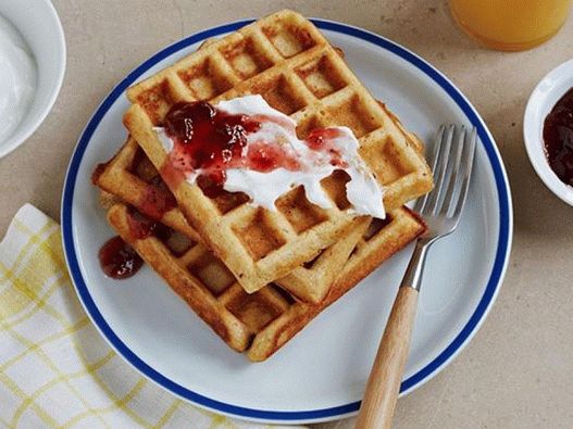 Fotografija posuđa - vafli s cjelovitim žitaricama