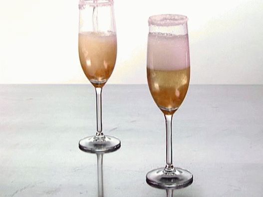 Foto koktel sa šampanjcem i đumbirom