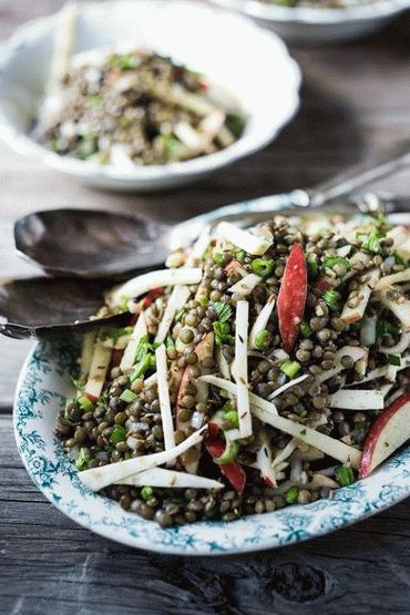 Foto kubanska salata od leće i hikama s umakom od vinjegre