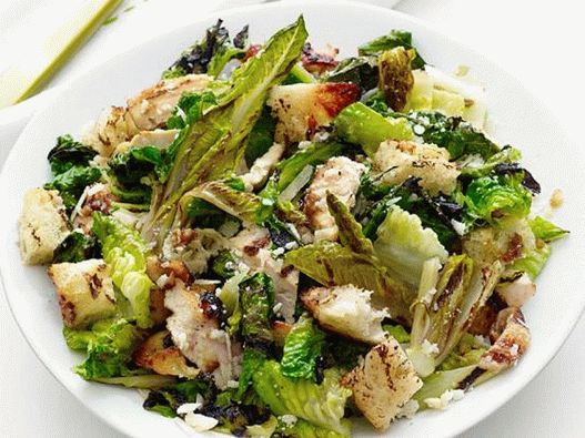 Piletina na roštilju, focaccia i salata od rumuna sa Cezarovim preljevom