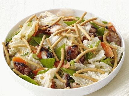 Foto kineska pileća salata
