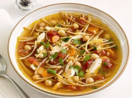 Foto pileća juha s slanutak i špageti