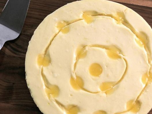 Foto limunski cheesecake na pjeskovitom kolaču limun-ružmarin