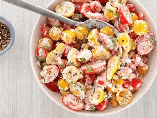 Fotografija jela - Salata s cherry rajčicom i preljevom od leptira