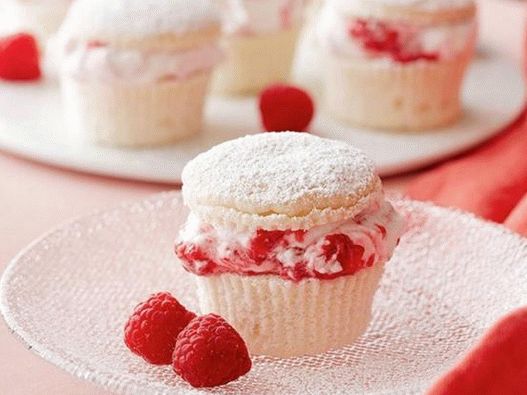 Fotografija jela - Cupcakes sa kremom od maline