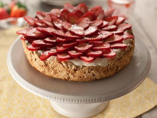 Fotografija jela - Cookie meringue torta sa šlagom i jagodama (Mostachon)