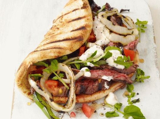 Gyros s govedinom na žaru i vodenim kremom