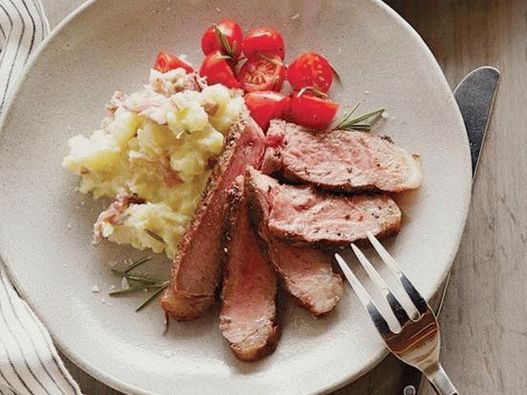 Porterhouse na žaru na roštilju i češnjaku