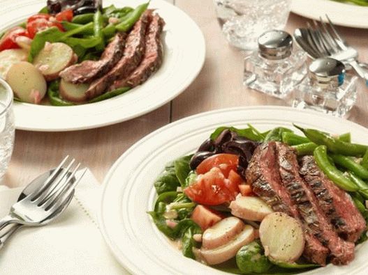 Nicoise salata s biftekom na žaru