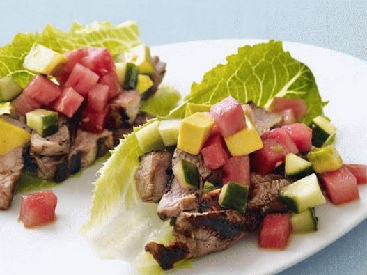 Tacos sa svinjetinom i lubenicom na salati