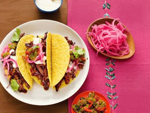 Tacos s rebrima zapečenim u luci s tri vrste čilija