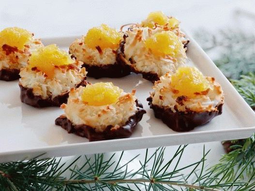 Fotografija jela - Kokosovi makaroni s ananasima i čokoladnom glazurom