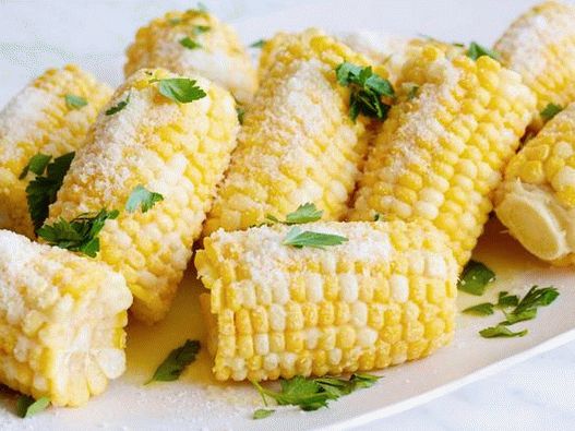 Fotografija jela - Kuhani kukuruz na kukuruzi s parmezanom