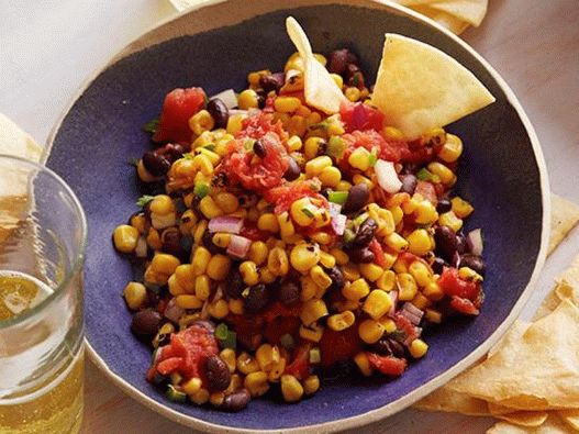 Fotografija jela - Salsa od prženog kukuruza i graha s kukuruznim čipsom iz pećnice