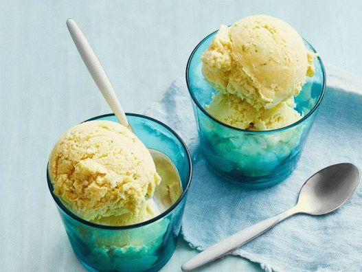 Foto sladoled s mangom, kokosom i lipom bez sladoleda