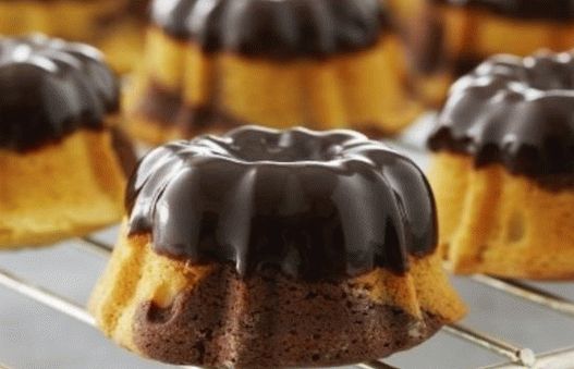 Foto mramorni muffini s čokoladnom glazurom