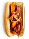 3. Hot dog s topljenim sirom i slaninom